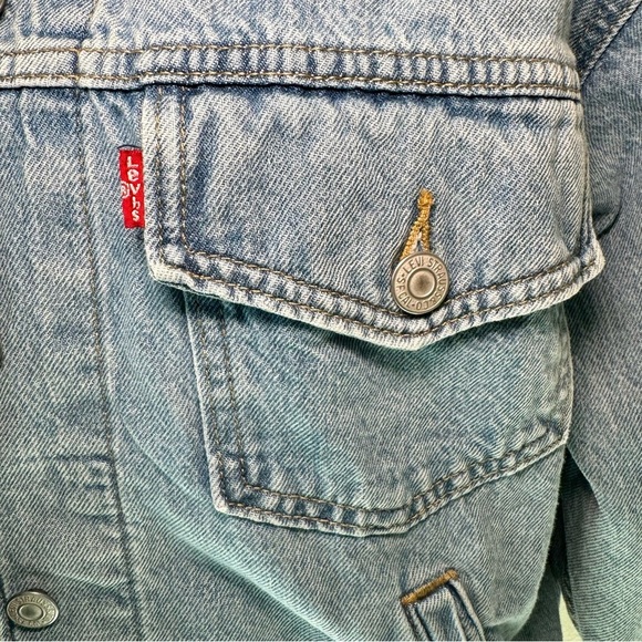 LEVI’S Denim Trucker Jacket Size Small Light Wash Excellent Condition‎ - Picture 2 of 6